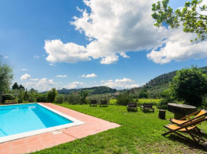 Pretty Farmhouse in Bacchereto with Swimming Pool  Карминьяно